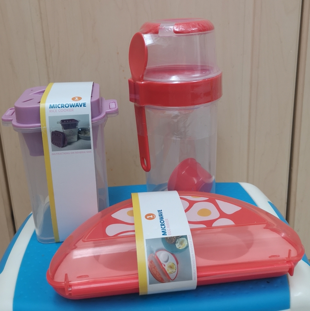 Bundle of Cereal cup, microwave egg maker and rice cooker